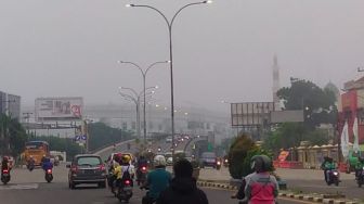 Palembang Dikepung Asap Karhutla dari OKI, Warga Protes Kualitas Udara Tidak Sehat