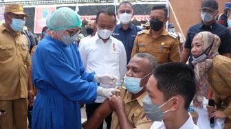 Pupuk Kaltim Salurkan Ribuan Paket Sembako dan Alkes Untuk Masyarakat Fakfak Papua Barat