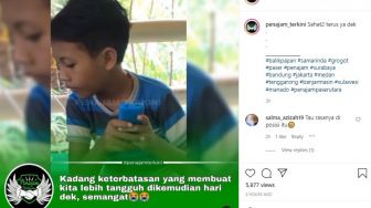 Viral Seorang Anak Bermain dengan Telepon Jadul di Saat Temannya Main Handphone Android