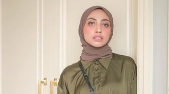 Disorot Warganet karena Lepas Hijab, Ini 9 Pesona Vicky Alaydrus