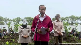 Janji Jokowi ke Warga Suku Asmat: Bangun Rumah Layak