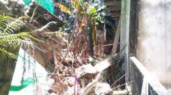 Hujan Deras, Siring Rumah Warga di Telaga Sari Balikpapan Roboh