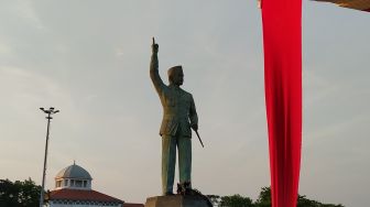 Patung Bung Karno Terbesar Ada di Semarang, Pemahat Ngaku 3 Kali 'Ditemui' Sosoknya