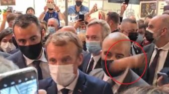 Pelempar Telur pada Presiden Emmanuel Macron Dirawat di Rumah Sakit Jiwa