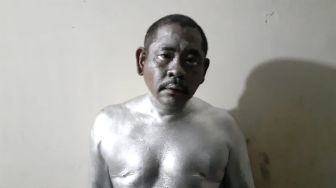 Gak Kuat Bayar Setoran, Sopir Angkot Ini Jadi Manusia Silver di Tangsel, Modal Rp 20 Ribu