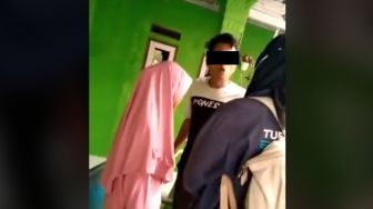 Viral Pria Usir Wanita Berjilbab Tagih Utang saat Keluarga Berduka: Pulang, Pulang, Setan!