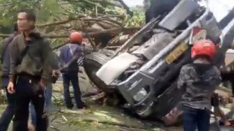 Truk yang Mengalami Kecelakaan Maut di Nagreg Baru Bisa Dievakuasi Setelah 8 jam