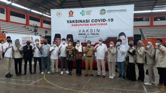 GERINDRA Banyumas Gelar Vaksinasi Massal Di GOR SATRIA Purwokerto