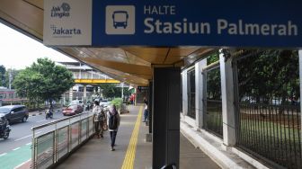 Wajah Baru Halte Stasiun Palmerah