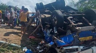 Bus Jurusan Mataram Terbalik, 16 Penumpang Luka-luka dan 1 Tewas