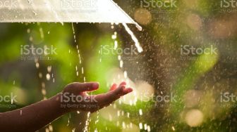 4 Doa Turun Hujan Lebat Dilengkapi Lafal Latin dan Arti