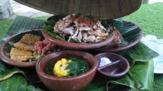 Nasi Ayam Merangkat, Kuliner Pedas Andalan Desa Bonjeruk Lombok Tengah