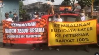 Viral Peternak di Kediri Bagi-bagi Telur Gratis Pakai Sistem Drive Thru