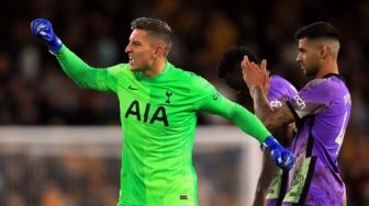 Bandel Kenakan Sarung Tangan 'Terlarang', Kiper Tottenham Terancam Sanksi UEFA