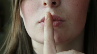 Jaga Mulut! Ini 5 Keadaan yang Mengharuskan Kamu untuk Diam