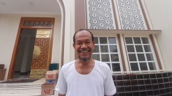 Cerita Amin, Marbot Masjid Diberangkatkan Umroh Oleh Novel Baswedan