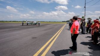 Uji Coba Pesawat Cessna Wisata Keliling Jember