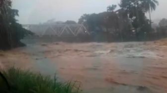 Bencana Hidrometeorologi Luwu: Rumah Warga Tertimbun Longsor, Air Sungai Meluap