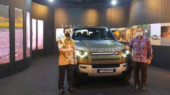 Bukan Spoiler No Time to Die: New Land Rover Defender Ini Sungguh Ganteng