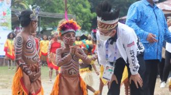 Pj Bupati Dani Ramdan Temui Atlet Kabupaten Bekasi di PON XX Papua, Ini Pesannya