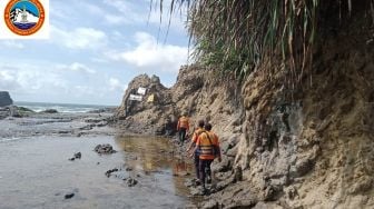 Anggota Polres Kulon Progo Hilang Usai Jatuh dari Tebing Saat Memancing di Pantai Wediombo