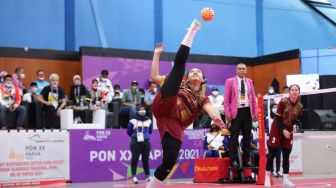 Disemangati Ganjar, Tim Sepak Takraw Putri Jateng Raih Medali Emas