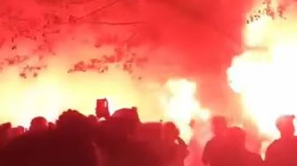 Geruduk Bandung, Sleman Fans Bakar Flare di Sidolig