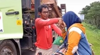 Momen Sopir Truk Berhenti di Jalan Tol untuk Temui Istri dan Anak, Videonya Bikin Haru