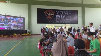 Tinjau Pelaksanaan Vaksinasi di Sorong, Jokowi: Segera Dihabiskan, Jangan Ada Stok Vaksin!