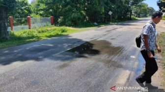 Tumpahan Solar di Aceh Jaya Bahayakan Pengguna Jalan