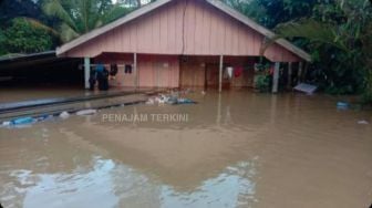 Banjir di Paser, Ketinggian Capai 4 Meter, Bantuan Pemerintah Masih Belum Terlihat