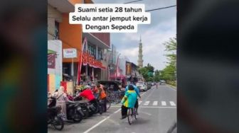 Viral Suami Antar Istri Kerja 28 Tahun Pakai Sepeda, Netizen Baper: Setia Itu Mahal