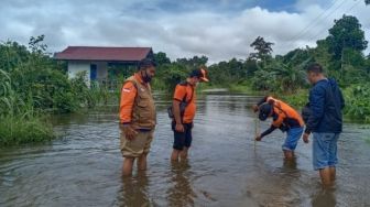 Banjir di 8 Kecamatan Kapuas Hulu, Jalan Putussibau - Sintang Terputus