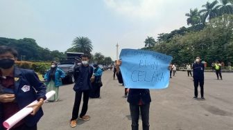 Demo Setahun Omnibus Law Dibubarkan Polisi, Massa BEM SI: Baru 5 Menit Langsung Diusir