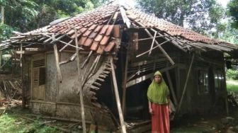 Miris! Potret Rumah Warga Miskin di Pandeglang, Nyaris Ambruk dan Sering Kehujanan