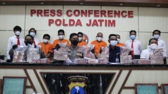 Polda Jatim Bongkar Sindikat Peredaran Uang Palsu Senilai Rp 3,8 Miliar