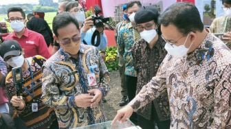 Anies Serahkan Pengelolaan Kampung Susun Cakung ke Warga