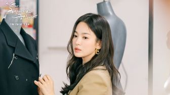 Bintangi Now, We Are Breaking Up! 4 Pesona Song Hye Kyo di Drama Baru