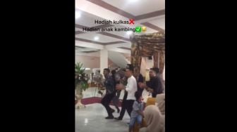 Viral Pengantin Diberi Anak Kambing Saat Kawinan, Warganet: Lumayan Buat Aqiqah