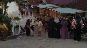 Banjir di Paser Sudah 3 Hari, Pemkab Beri Bantuan Langsung, Warga: Alhamdulilah, Akhirnya