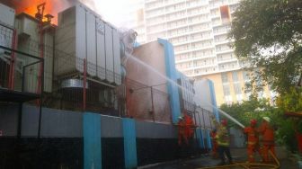 Buntut Kebakaran Gardu PLN di Kebon Jeruk, Listrik Ratusan Rumah Warga Padam