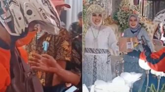 Viral Pengantin Terima Paket di Pelaminan, Warganet Soroti Nasib Mempelai Pria