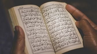 Bacaan Latin Surah Al Mulk, Amalkan dan Sering Baca Insya Allah Dosa-dosa Diampuni