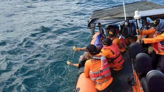 Tim SAR Evakuasi Jasad Nelayan Asal Pangandaran yang Tenggelam di Perairan Cilacap