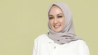 8 Pesona Dina Lorenza yang Kini Didoakan Berjodoh dengan Ariel NOAH