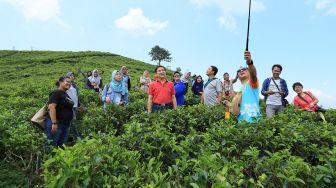 8 Destinasi Wisata Karanganyar: Telaga Madirda, Air Terjun Jumog, Hingga Candi Ceto