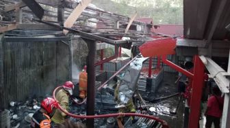 Diduga Akibat Konsleting Listrik, 3 Kios Pasar Giribelah Wonogiri Terbakar
