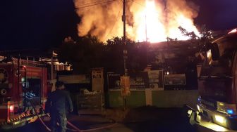 Gudang Kimia Terbakar, Kerugian Capai Rp1,5 Milyar