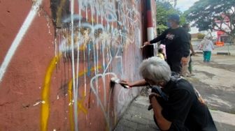 Warga Kota Malang Bikin Gerakan Sendiri Hapus Grafiti Kawasan Heritage, Biaya Urunan