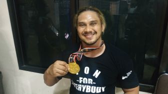 Mengenal Sosok Carel Julius, Lifter Jabar Peraih Emas PON XX yang Jadi Idola Mama Papua